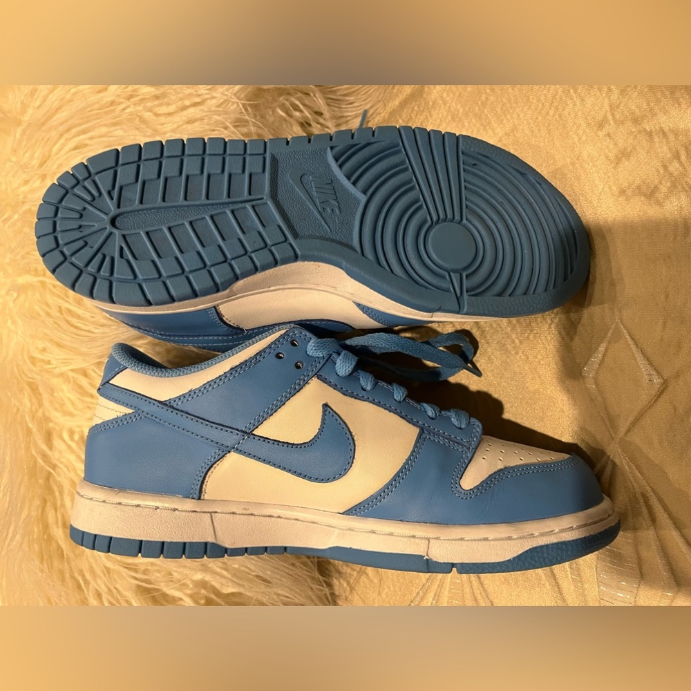 NIKE Dunk low ‘ university blue’ looks like new